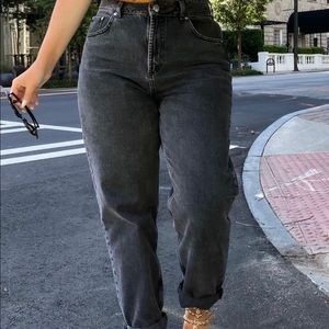 Black cropped ankle mom jeans